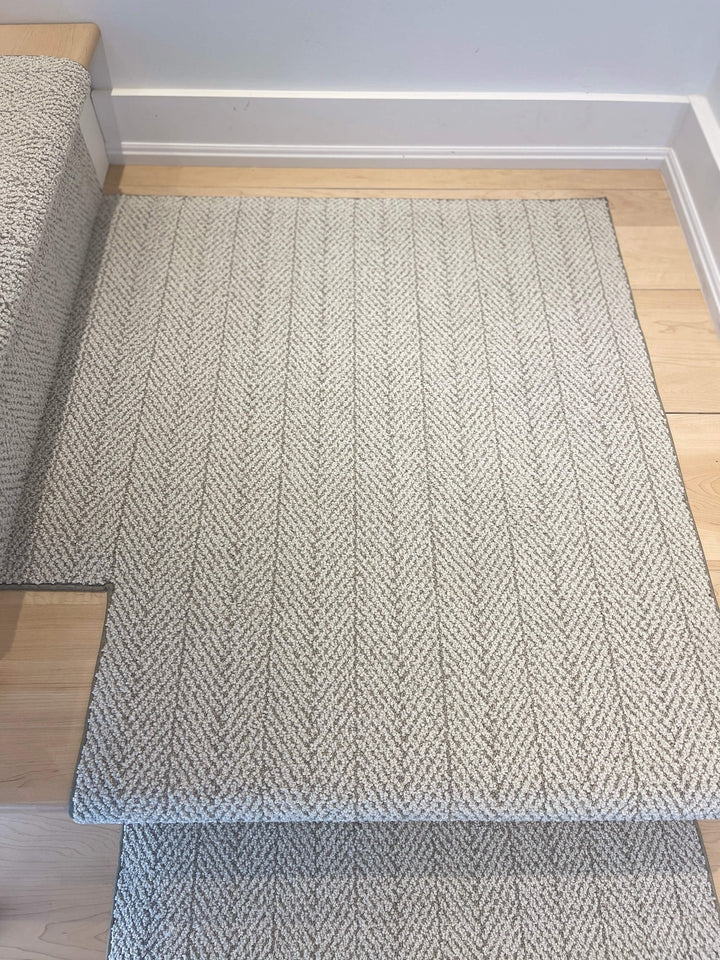 Full view of Amalfi Paradise Herringbone Stair Runner Landing Canada in beige and ivory tones