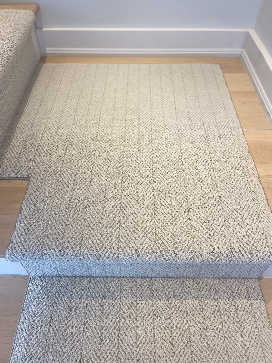 Full view of Amalfi Spartis Herringbone Stair Runner Landing Canada in beige and ivory tones