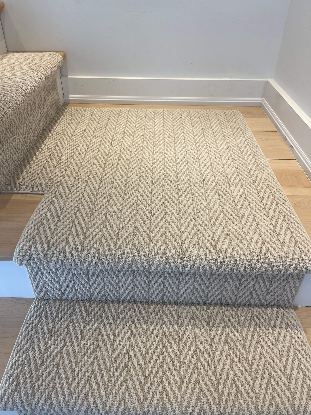 Full view of Anderson Tuftex Boutique Stair Runner Landing Canada in elegant gray tones