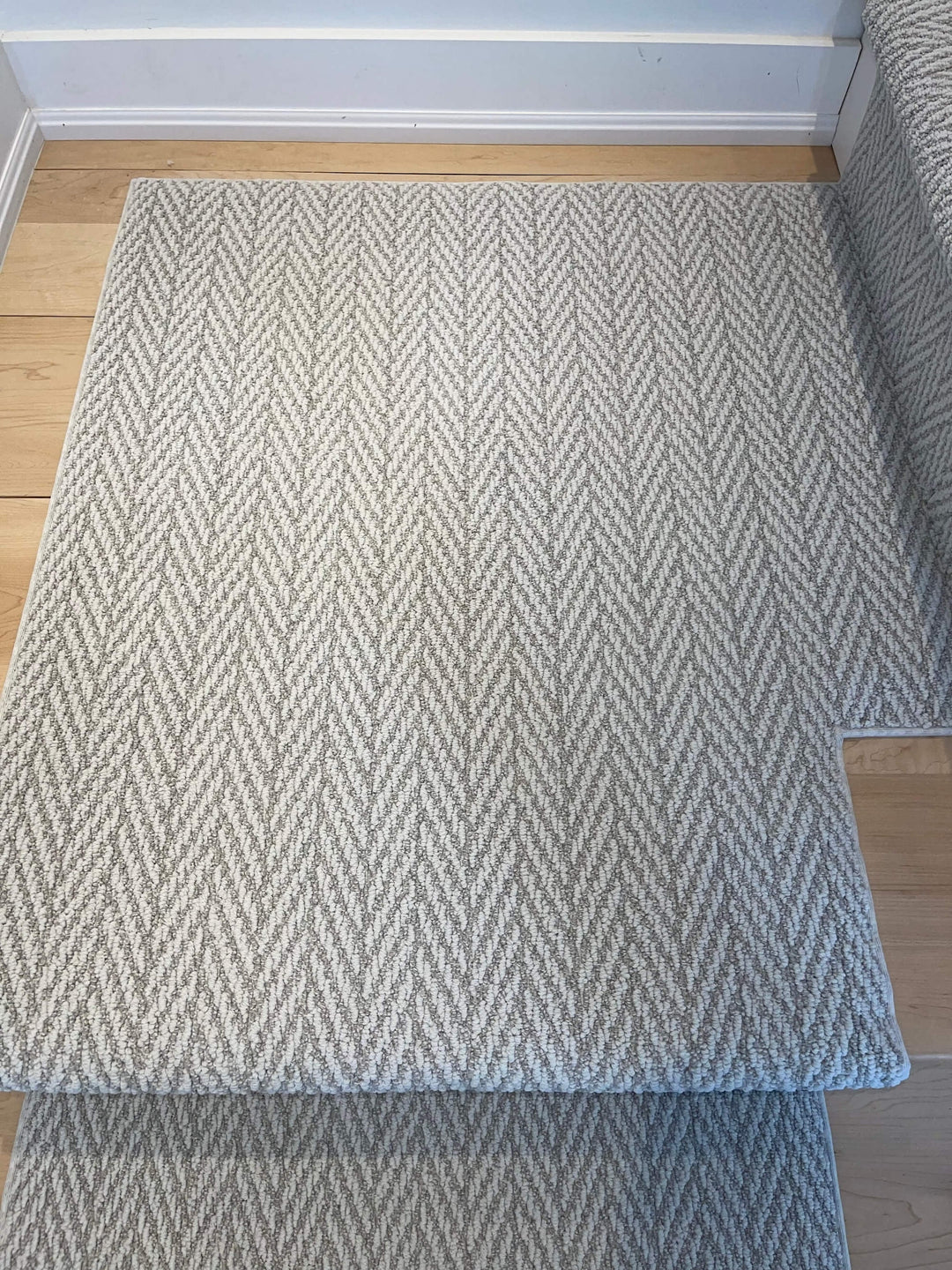 Close-up of Anderson Tuftex Foggy Stair Runner Landing Canada showing herringbone weave