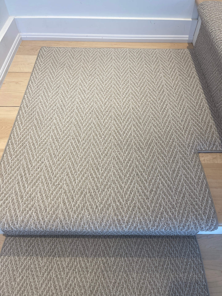Close-up of Anderson Tuftex Shady Stair Runner Landing Canada showing weave detail